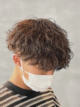 バース バイ ハピネス(BIRTH by happiness) 刈り上げ波巻きマッシュ