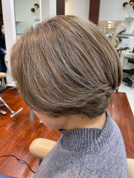 ラディシュ さがみ野(RADISH) 大人ショート脱白髪染めアディクシーカラーハイライト40代50代