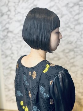 タヤ 東急百貨店吉祥寺店(TAYA) 前下がりモードボブ/前髪あり