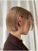 ブロンドベージュ切りっぱなしボブショートボブ
