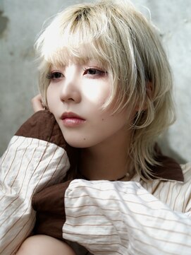 ライラ(Lyla) ［salonLyla］抜きっぱなしホワイトクラゲヘアー