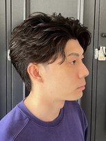 ログ(LOG)&nbsp;メンズセンターパート　フェザーパーマ