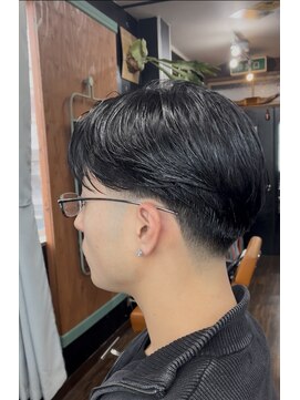 グルーム(GROOM.) センターパート　テーパーフェード