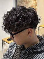 ボンドストーリールミエール(Bond Story lumiere) ツイストスパイラルパーマスペインカールスキンフェード刈り上げ