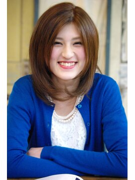 ヘルブラウ ヘアーデザイン(hellblau hair design) ツヤボブ