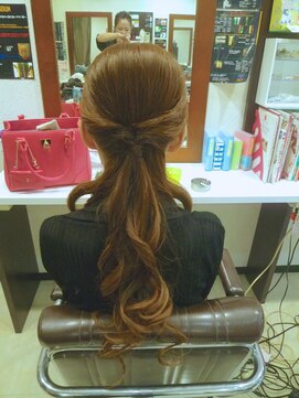 ヘアセットサロンエッジ(Edge) クルりんぱハーフアップ