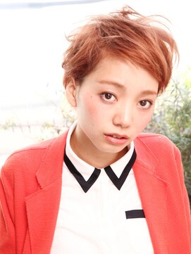 アビエント(Abientot) ゴールドベージュショートで、かわいいカジュアル