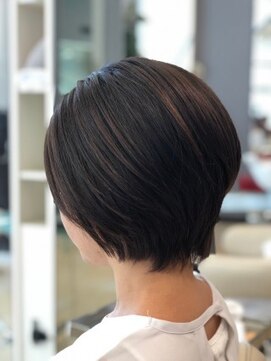 ミーティア バイ クアトロ(Meteor By QUATRO) 【QUATRO戸塚立場】小顔ショート 安田和正