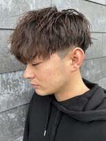 ヒュイル バイ ニアウ(Hwyl by Niau) メンズマッシュパーマ波巻スパイラルパーマニュアンスパーマ眉毛