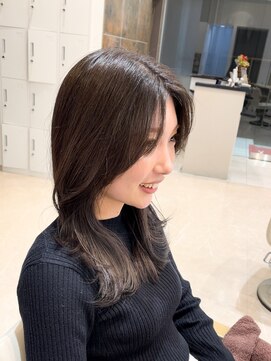 シュヴー 浦安店(CHEVEUX) ［千葉／浦安／三谷］顔周りカット×１１トーングレージュ