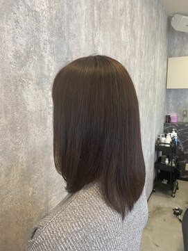 イーラ(E-LA) 少し明るめのグレイカラー