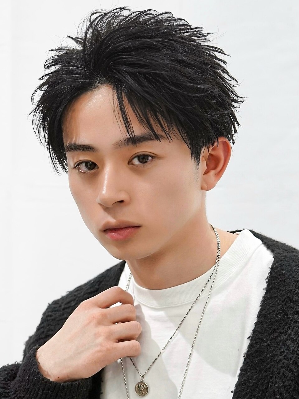 フェザーショート刈り上げツーブロックフェザーパーマ就活黒髪