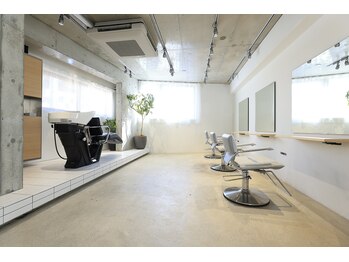 THE Nia【ザ・ニア】