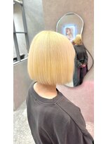 ロンド レア 天神大名店(Lond Le’a)&nbsp;ホワイトブロンド/外ハネボブ /ワイドバング/ブルーブラック