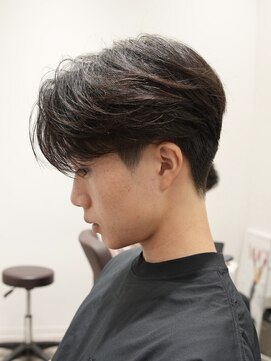 カルム(kalm) 毛流れセンターパートニュアンスパーマカルマヘアメンズパーマ