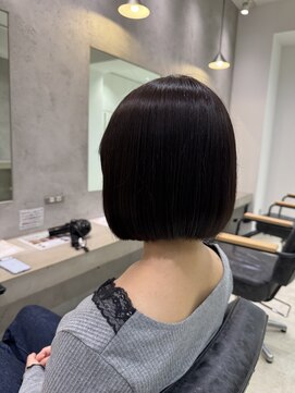 ビブ(VIV) 顎下3cm切りっぱなしボブ