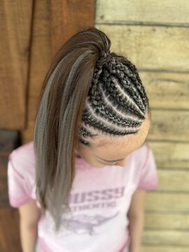 カペリマレーナ(Capelli Malena) コーンロウハーフ　エクステあり