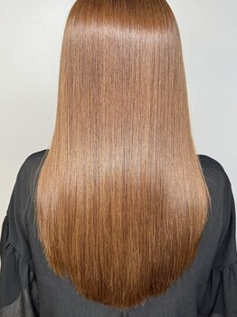 髪の状態に合わせた薬剤選定で、ツヤと手触りの良いまるでAIのような仕上がりが叶います♪