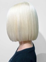 ルネラトーキョー(RUNERA TOKYO)&nbsp;ホワイトカラーシルバーカラーボブカット髪質改善ブロンドカラー