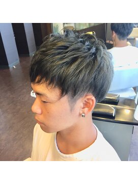 カットバンク(CUT BANK) men'sハイトーンツーブロックスタイル