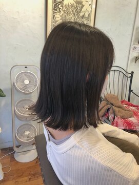 アンプレヴーアジュテ(Impre'vu ajoute) 外はねオリーブカラー