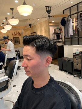 ルドローブラントオオサカ(LUDLOW BLUNT Osaka) 【LUDLOW BLUNT】七三分け サイドパート スキンフェードバーバー