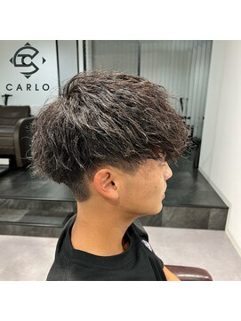 カルロイースタイル(CARLO e-style) Vマッシュ+波打ちパーマ