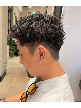 ユアーズヘア 新宿WEST(youres hair) スパイキーショート/束間ツーブロックマッシュ/スパイラルパーマ