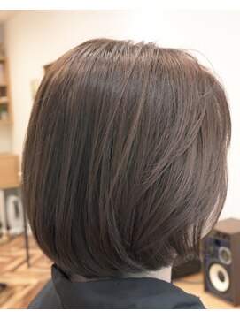 ステム(stem) 乾かすだけで柔らかくまとまるボブ