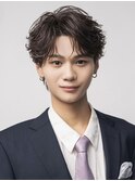 ビジネス黒髪フェザーショートコンマバングセンターパート