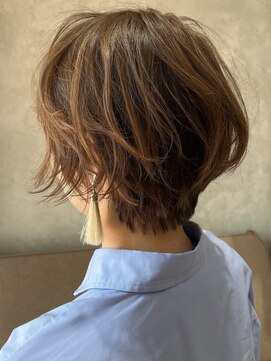 シベルバレー 横浜(sibell) 丸みショートボブレイヤーコテ巻き風パーマ