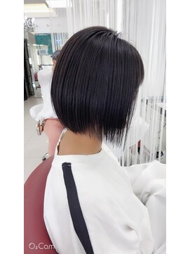 クオリス 赤塚店(QUALIS) 20代30代大人かわいい/ワンレンボブ/平行ボブ/丸み/前下がり