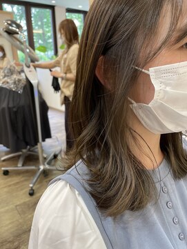 アルターリール(aL ter Rire) グレージュ/イヤリングカラー/澤瑞絵