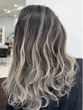 ワンクリエーション(ONEcreation) ホワイトグレージュ/ブリーチ/韓国/ダブルカラー[愛甲石田駅]