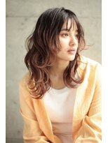 ファム(Fam) ミディアム　レイヤー　ウェーブ　ルーツカラー　代官山　中目黒