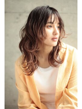 ファム(FAM) ミディアム レイヤー ウェーブ ルーツカラー 代官山 中目黒