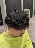 波巻きスパイラルパーマラウンドマッシュ刈り上げメンズ