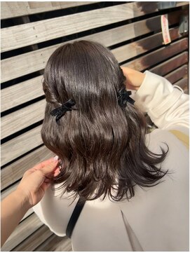 ヘアー アレス(hair ales) ハーフツイン お呼ばれアレンジ