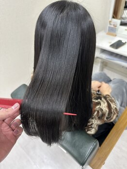 ダメージレス酸性ストレートでカラーとの同時施術も可能！さらに髪質改善トリートメントでサラツヤヘアに！