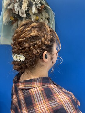 イヴデイジー(Eve Daisy) 編み込みまとめ髪