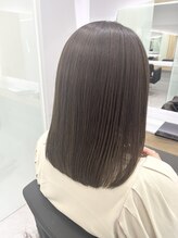 クシュ 所沢西口エミテラス前店(kusyu...)&nbsp;ハッシュカットグレージュデザインカラーツートンカラーブリーチ