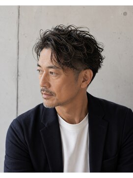 メンズバグズ(MEN's Baguz) 大人メンズ波巻きパーマ×センターパート