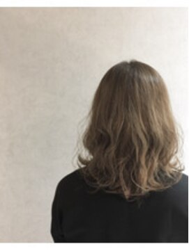 ヴィフ ヘアアンドデザイン(Vif hair&design) フォギーベージュ×波ウェーブ