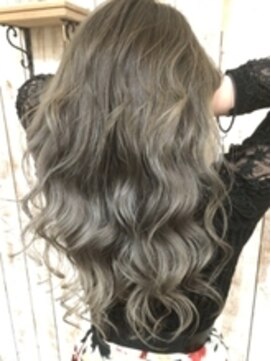 シエル 那覇店(CIEL) 外国人風バレイヤージュ☆プラチナシルバー