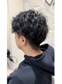 ツイストスパイラルパーマメンズショート刈り上げ