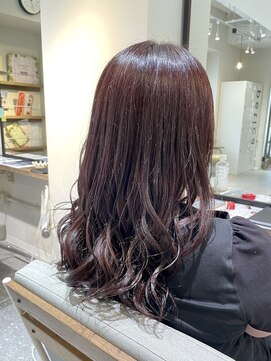 コク(koku) ピンクブラウン×セミロングユゆる巻きスタイル