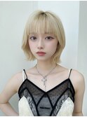 イメチェン/ホワイトブロンド/外ハネボブ/美髪ショート