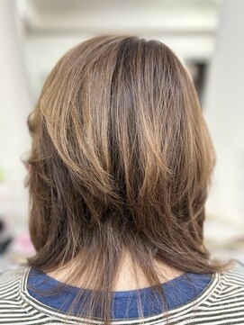 ビューティーサロンじゅん セミロングヘアー