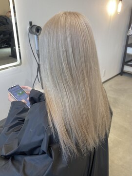 クオン 伊勢崎(QUON.) ホワイトベージュ