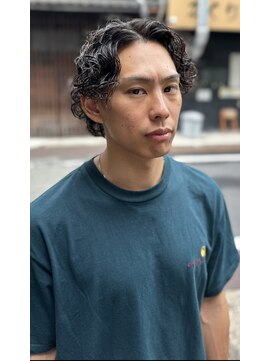 リア(Li'a) スパイラルパーマ/センターパートスパイラル/ワイルドスパイラル